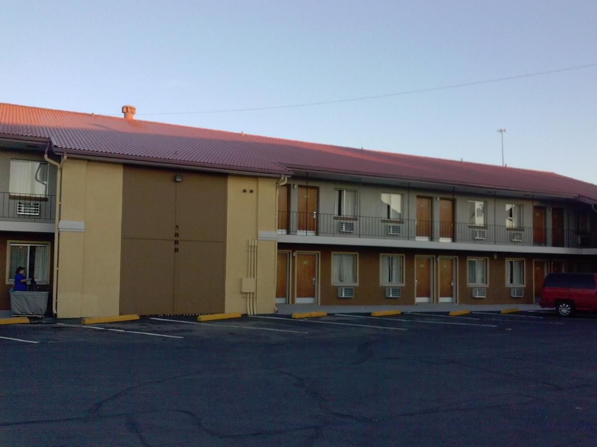 Super 8 By Wyndham Motel DEN